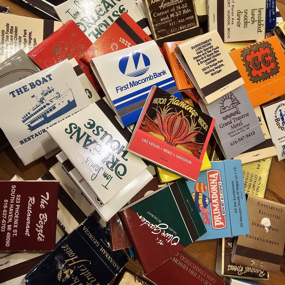 10 Matchbooks - Assorted Vintage Matchbook Lot - 10 Random Matchbooks - Picture 5 of 8